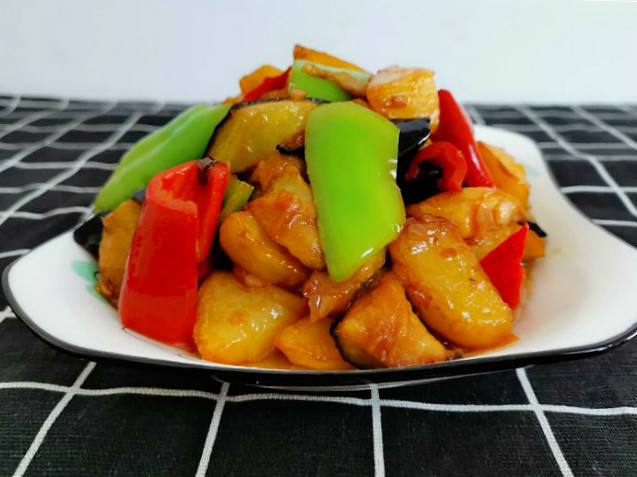 炒地三鲜时多加这1步，茄子不油腻，土豆更入味