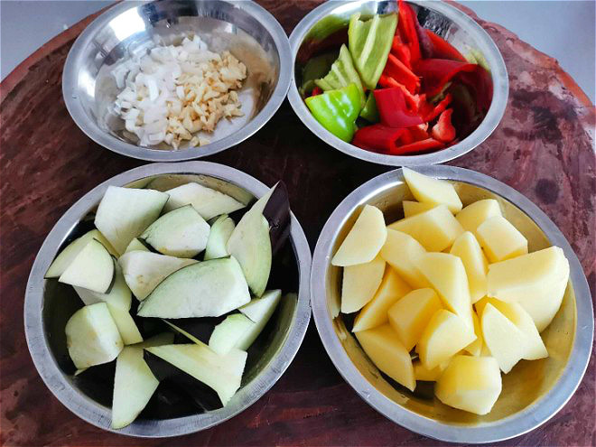 炒地三鲜时多加这1步，茄子不油腻，土豆更入味