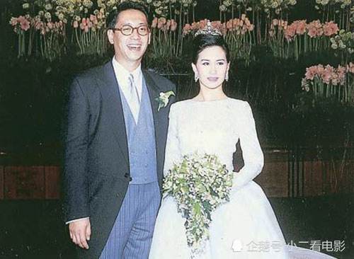 李嘉欣|李嘉欣凌晨晒素颜自拍，她又一次扎了何超琼的心