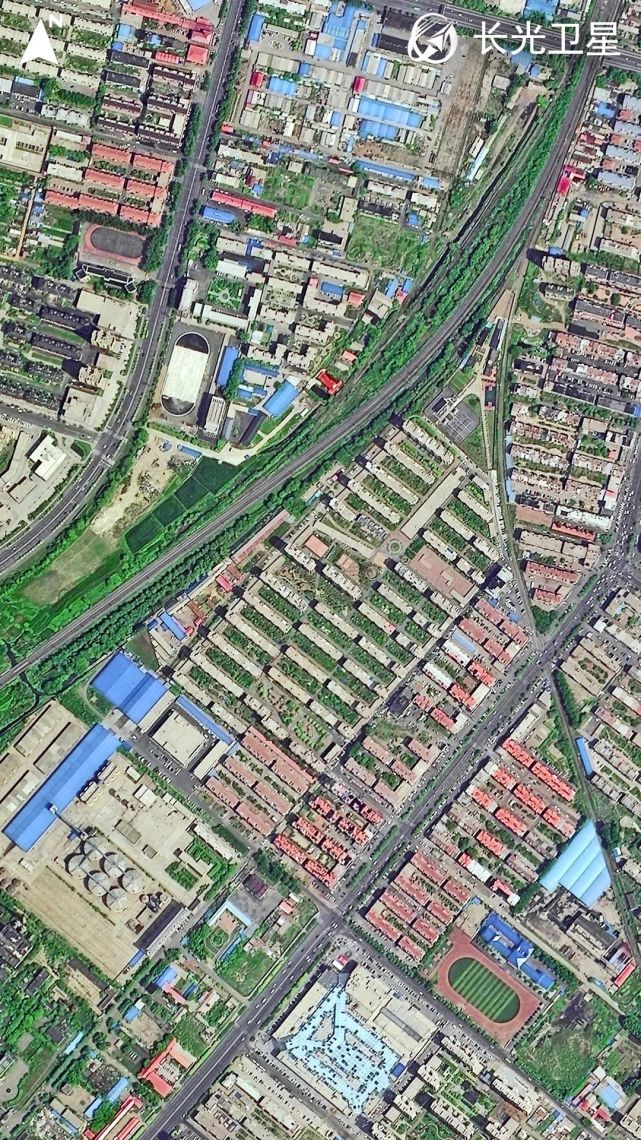 此地的城市旅游名片主要有莲花湖国家城市湿地公园,象牙山风景区,象牙