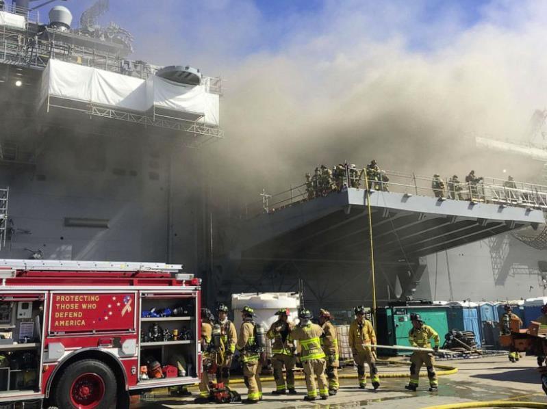 准航母|美国“准航母”起火时灭火系统没开 仅靠泼水救火