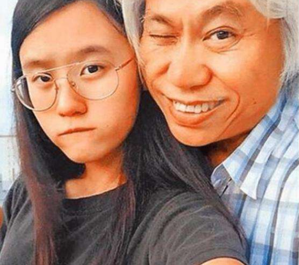 23岁林靖恩近照穿着打扮成熟不少6年爷孙恋恩爱如初