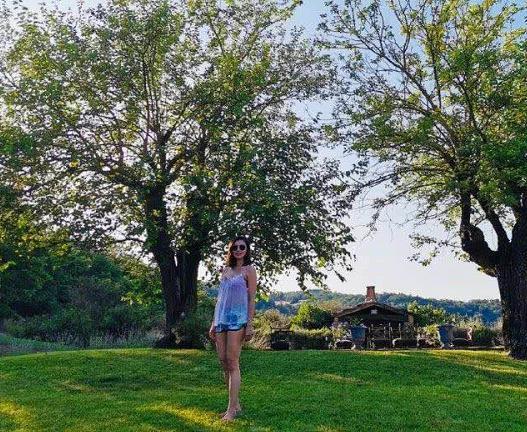 李嘉欣|不敢认！50岁李嘉欣凌晨晒照显老态，戴发卡扮少女脸部却十分僵硬