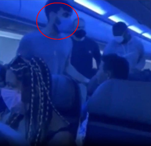 迫降|美一白人飞机上咆哮“我要杀死所有人，除非你们承认耶稣是黑人”，飞机迫降