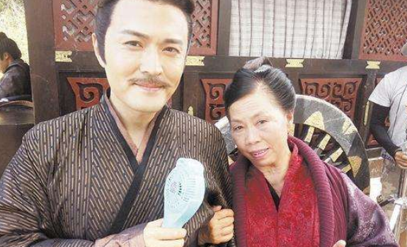 她在横店打拼多年,61岁才出演周星驰电影,演了两次配角|张美娥|群众