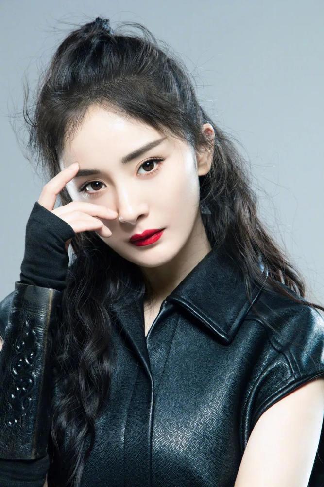 杨幂|“饭饭快报”杨幂发量、黄景瑜新剧、邓伦合约、《姐姐》淘汰