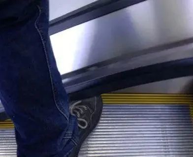 自动扶梯|为了防止自动扶梯“吃人”，设计者在上面隐藏了几个你意想不到的功能