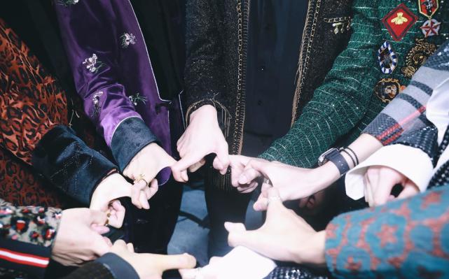 6大限定团团队手势:unine手势很难做,创系组合手势很具象