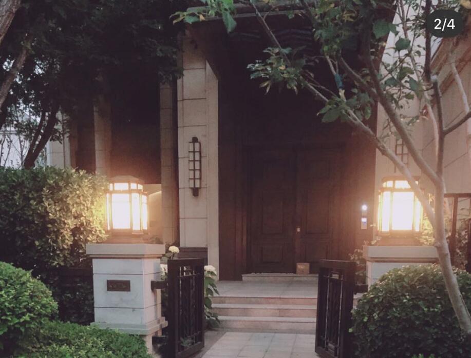 唐艺昕|唐艺昕产后两个月首现身，身材略微发福，居住豪宅曝光超气派