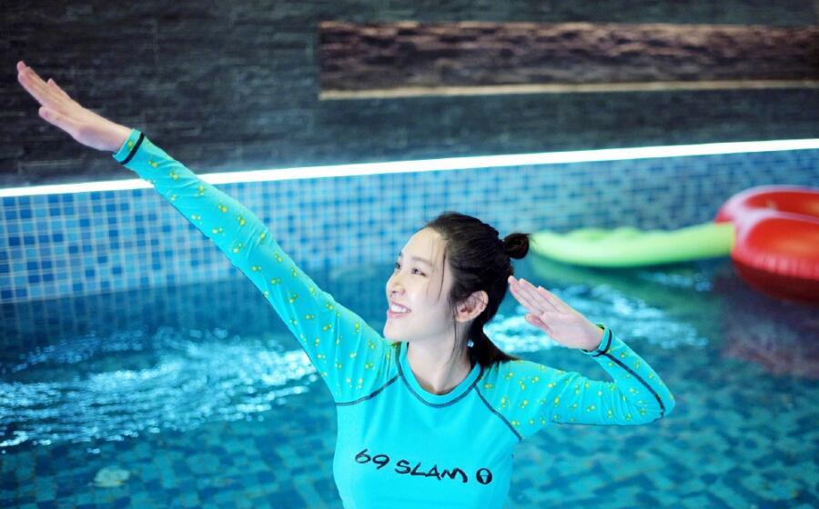 唐艺昕|唐艺昕产后两个月首现身，身材略微发福，居住豪宅曝光超气派