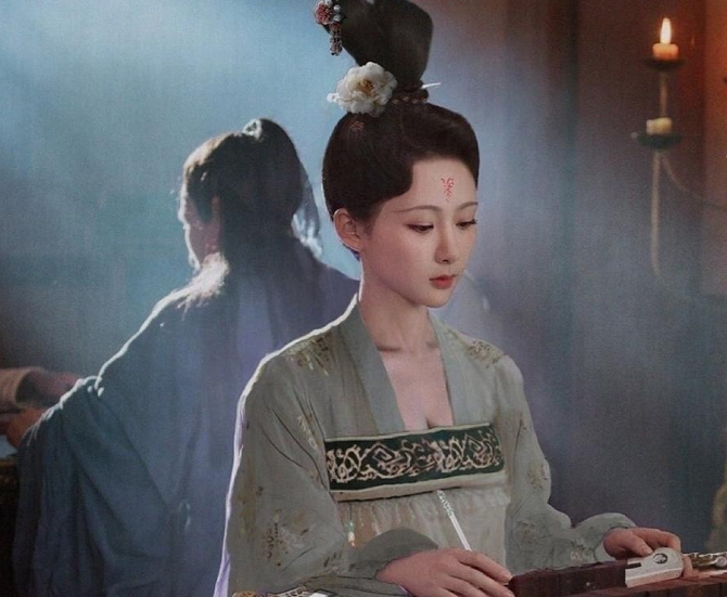 杨紫|杨紫吴亦凡深夜聚餐，古装剧合作CP感十足，这吻戏我心动了