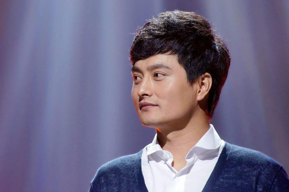 云飞|她28岁星光大道成名，32岁却抢别人老公，如今35岁沦为家庭主妇