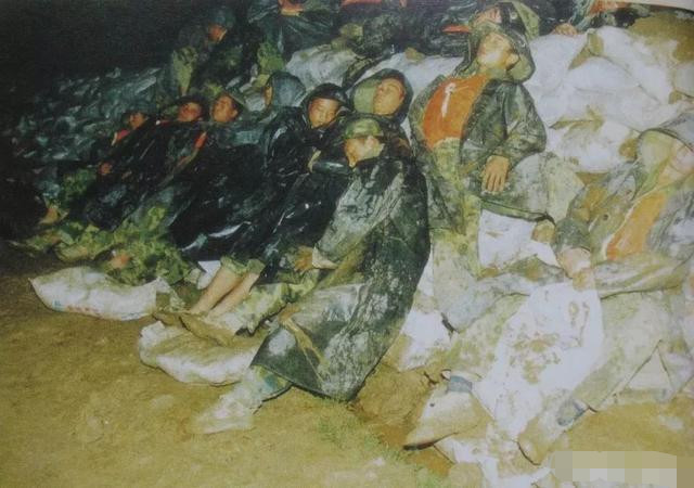 1998年长江发生了继1954年以来又一次全流域性的大洪水.