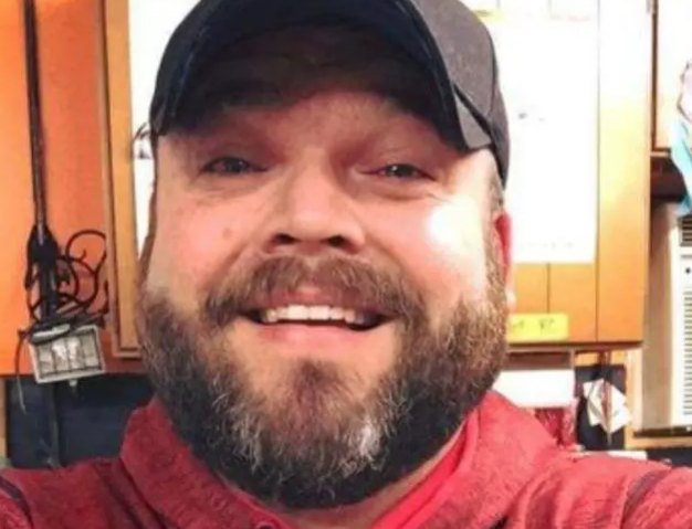 理查德·罗斯|男子迷恋特朗普坚信“新冠病毒是骗局”，最终感染新冠而死