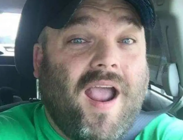 理查德·罗斯|男子迷恋特朗普坚信“新冠病毒是骗局”，最终感染新冠而死