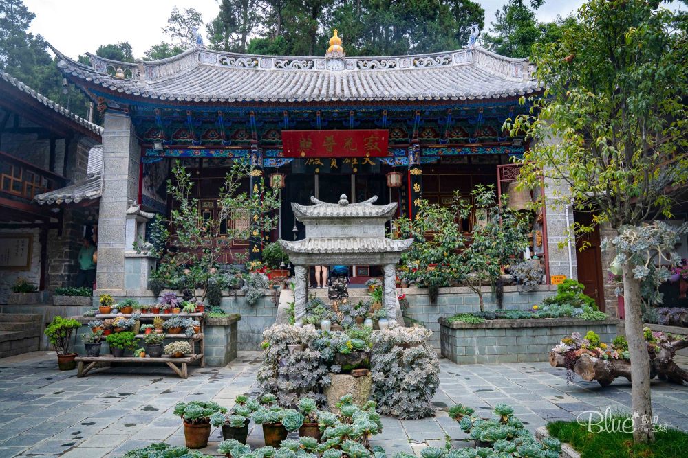 大理旅游必去寂照庵,柴火斋饭非常美味,且上香无火只用鲜花多肉_腾讯