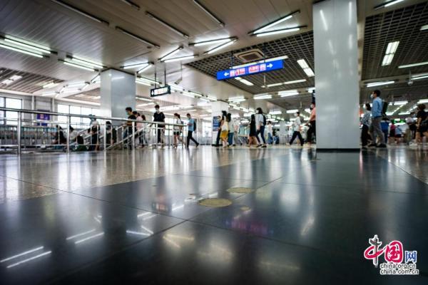 北京地铁公司|方便出行、提升站容站貌 北京地铁公司拆除硬质导流围栏12280米