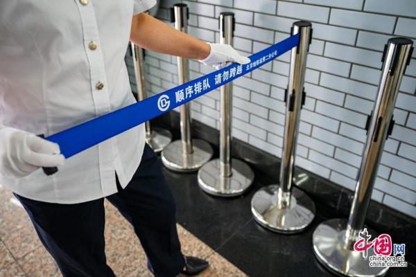 北京地铁公司|方便出行、提升站容站貌 北京地铁公司拆除硬质导流围栏12280米