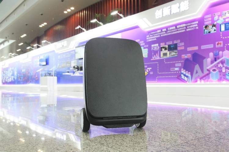 人工智能大会|AI行李箱走红人工智能大会！背后是一家用科技赋能箱包行业的企业