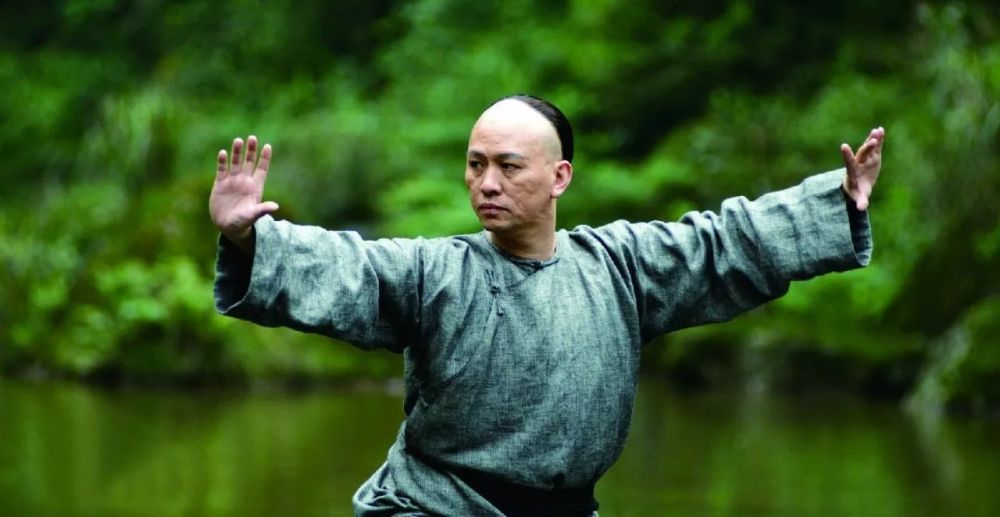 董海川黄飞鸿是佛山的武术家,他在南派武术的发展上起到了非常重要的