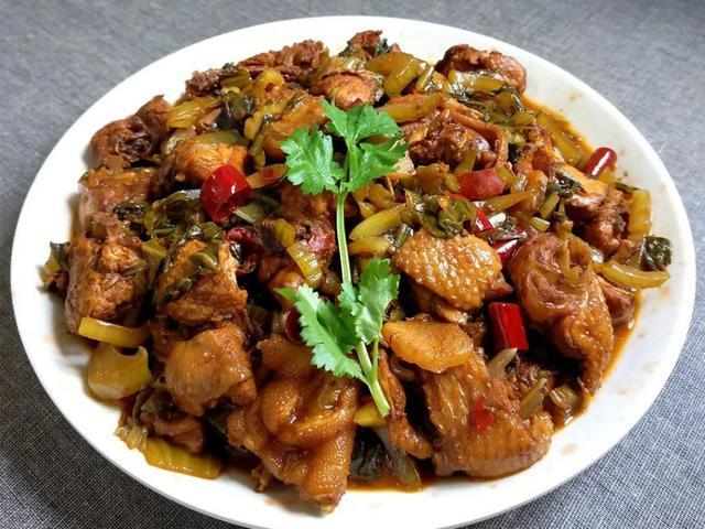 家常小菜清炒土豆丝酸菜烧鸡块蒜泥茄子