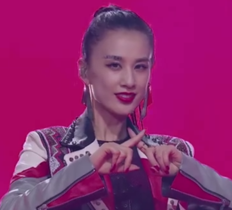 黄圣依|身材比例有多重要？当张雨绮和黄圣依同框，腿细但比例却一言难尽