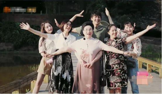 伊能静|礼貌还是凹少女人设？52岁伊能静叫56岁李晟妈阿姨，再现迷惑行为