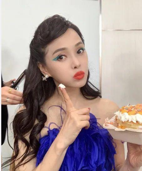 伊能静|礼貌还是凹少女人设？52岁伊能静叫56岁李晟妈阿姨，再现迷惑行为