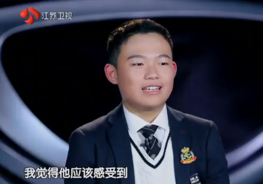 作为评委之一的郭敬明提出了异议,认为这个难度比郑才千的项目低很多