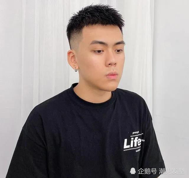 2020年流行的4款男生发型盘点别总是说剪短点了
