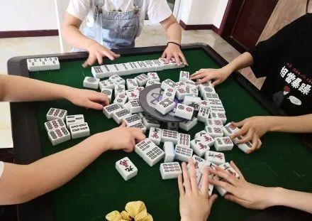 火箭少女爱搓麻,同门r1se也是麻友!