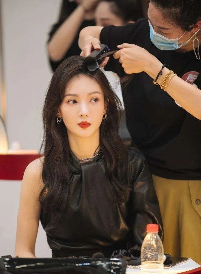 乘风破浪的姐姐们|浪姐出道名单已内定？有靠山的她果真不一样…