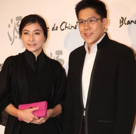 郭晶晶|郭晶晶与李湘同框，郭晶晶不化浓妆不涂指甲，反而完胜李湘一大截