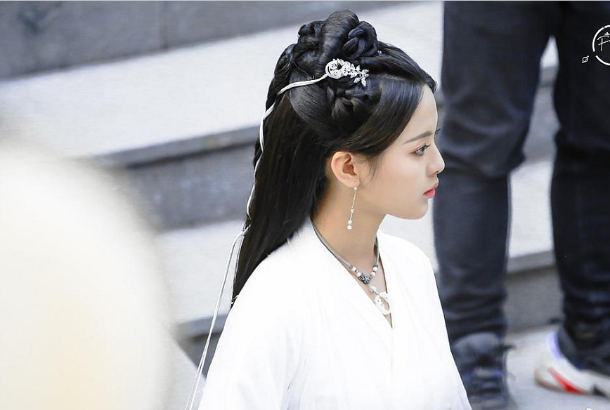 中餐厅4|《中餐厅4》再度迎来人气小花！大长腿、小蛮腰，比赵丽颖还好看