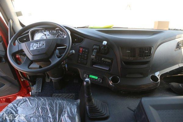 814吨自重420马力315万的解放j6p质惠版牵引车香吗