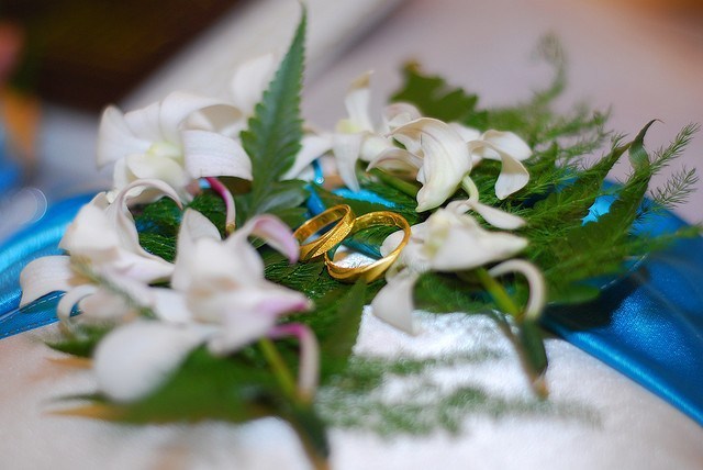 东加里曼丹省|为让去世的父亲“见证”婚姻，印尼新郎要求在父亲遗体前举行婚礼