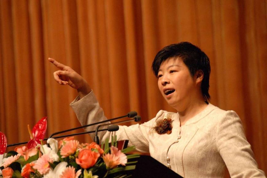 于丹|于丹：曾经红透全国的国学大师，如今万人唾骂，到底是什么原因？