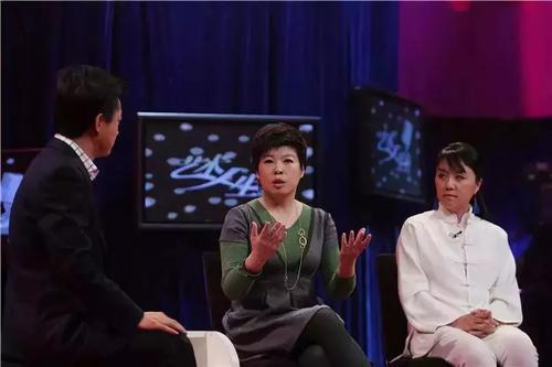 于丹|于丹：曾经红透全国的国学大师，如今万人唾骂，到底是什么原因？