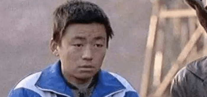 群演|剧组太穷演员跑了一半，无奈拉个群演当主角，却成就了一代影帝