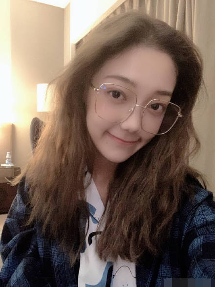 硬糖少女303|个人专辑迫不及待发出，希林也要学刘雨昕，C位都这么牛吗？