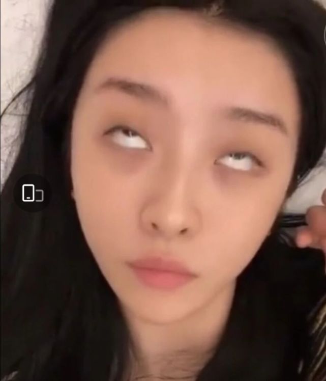 赵小棠超级喜欢翻白眼,不懂她是不是认为这种用白眼看人的行为很真