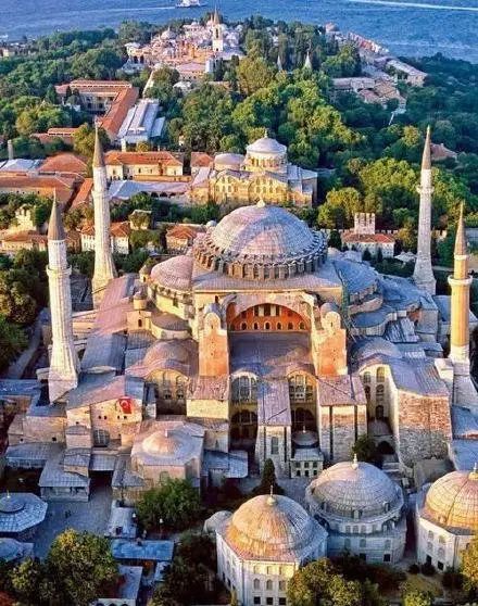 被土耳其改造为清真寺的圣索菲亚大教堂到底有多美？