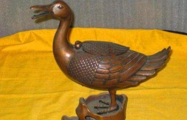 鸭子|美女带“鸭子”鉴宝，开口就要100万，专家：你站稳后我报价