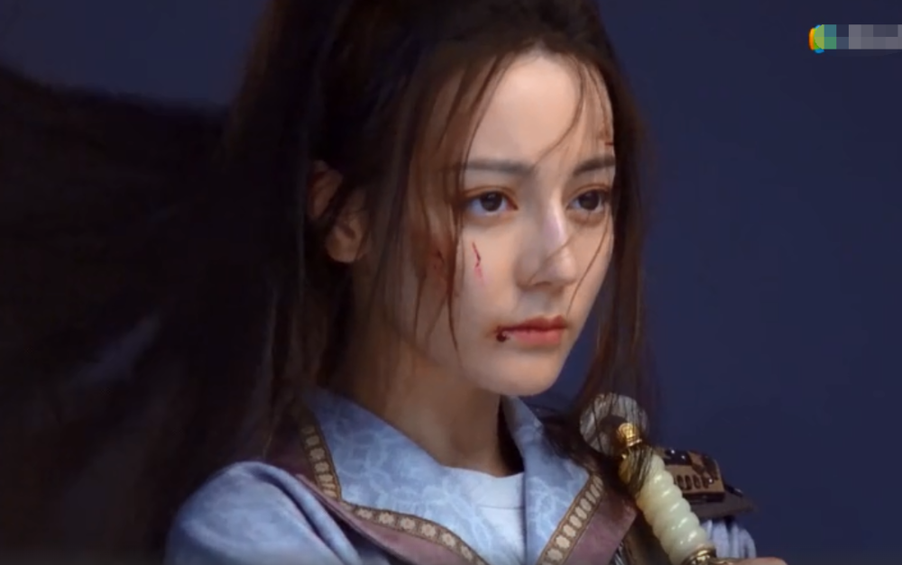 迪丽热巴|《长歌行》官宣花絮海报，热巴已经够美了，看到女二后却变心了！