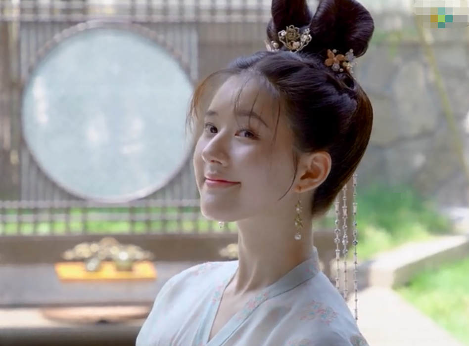 迪丽热巴|《长歌行》官宣花絮海报，热巴已经够美了，看到女二后却变心了！