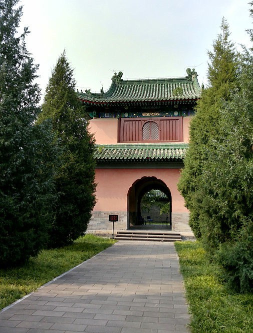 月坛公园|北京月坛很早就人为废弃，并且正中心建了做铁塔，很奇怪？