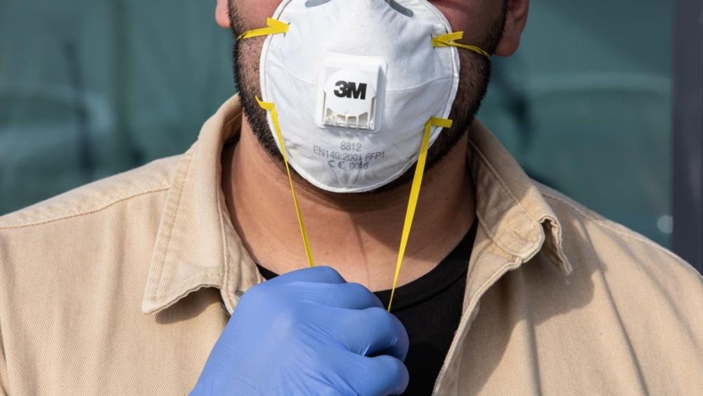 新冠病毒|新冠病例激增，美国多州暂停重新开放，恢复防疫限制措施