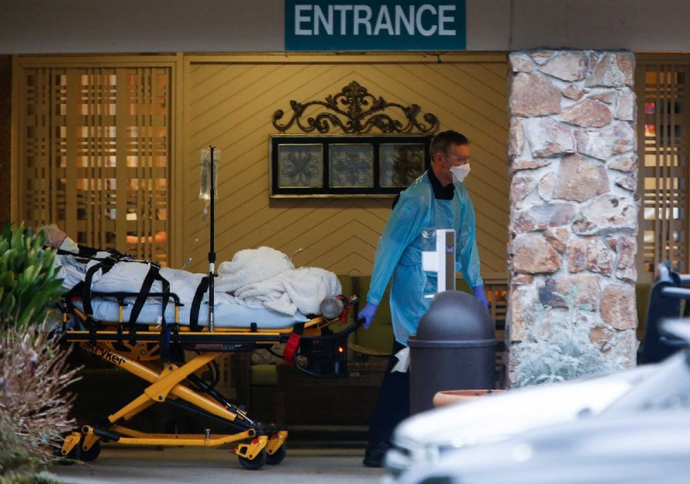 新冠病毒|新冠病例激增，美国多州暂停重新开放，恢复防疫限制措施