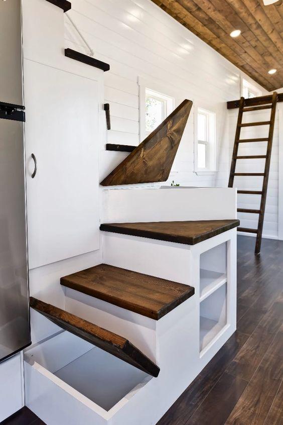 楼梯转角悬空做储物间,比你费心思打柜子实用,还有多少人不知道