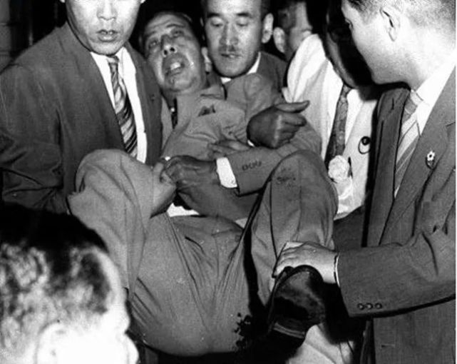 历史上1960年7月14日 安倍首相的外公遇刺 日本 时政 佐藤荣作 内阁 安倍晋三 岸信介 首相